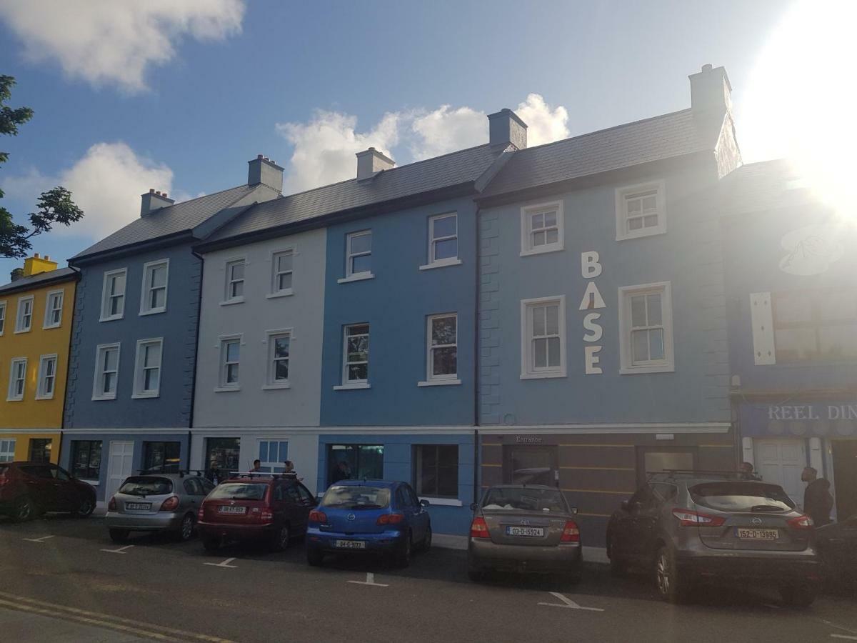 Hotel Base Dingle Esterno foto